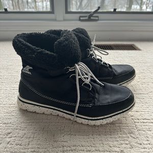 Sorel women’s waterproof/snow explorer boots- size 12